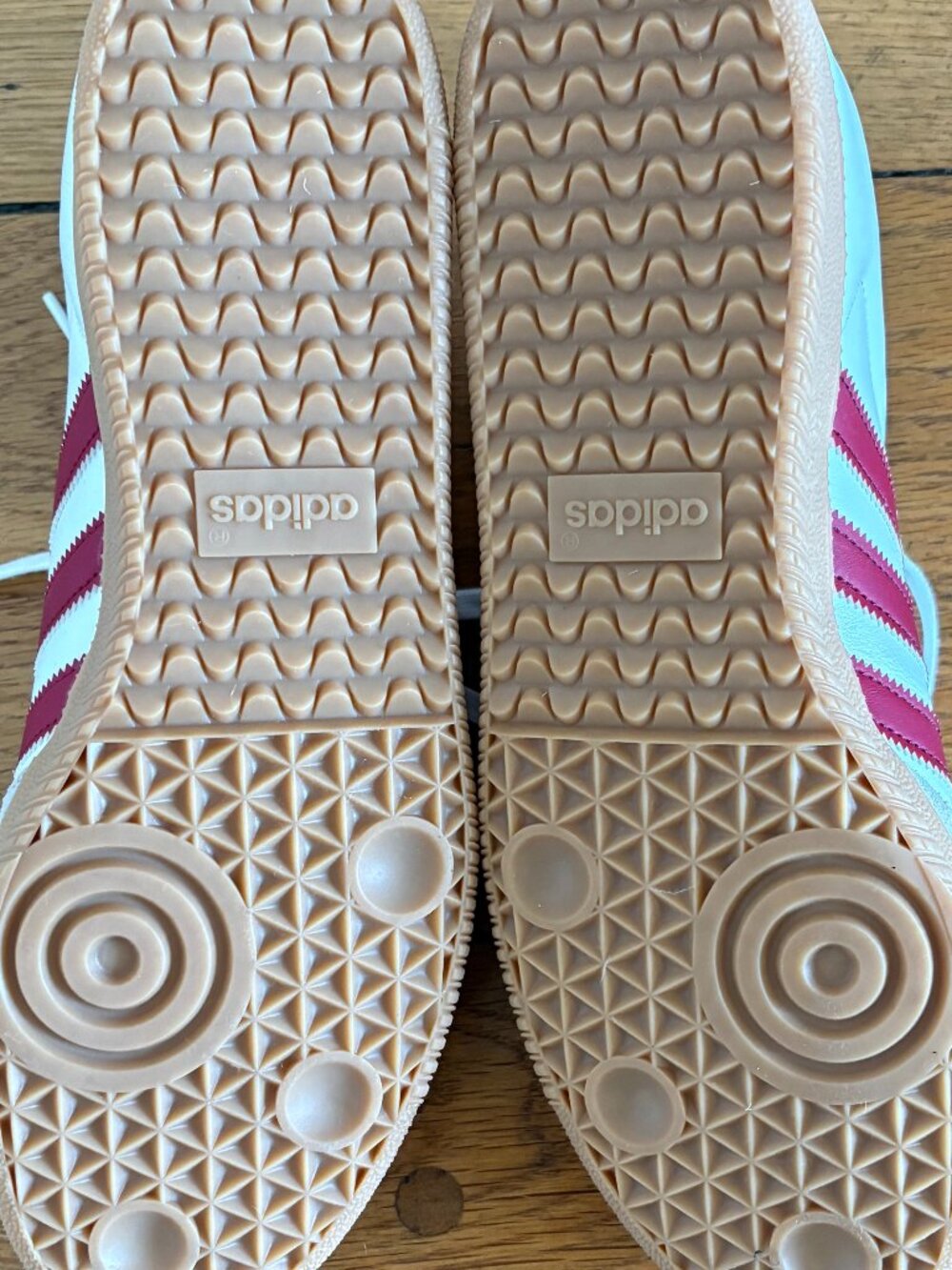 Samba OG Mens Lifestyle Shoes (White/Burgundy/Gum) | Size 9.5 | BRAND NEW!! - Picture 3 of 5